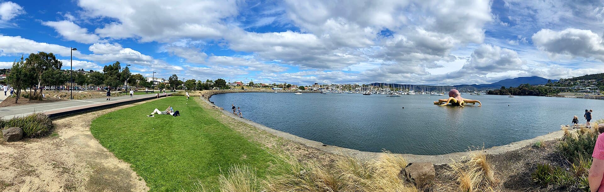 Kangaroo Bay foreshore at Bellerive on the River Derwent