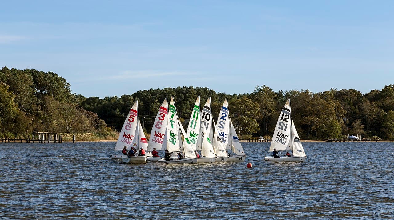 Washington College dinghy team Chester River MD1